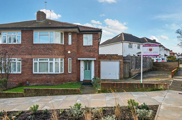 3 Bedroom Semi Detached House For Sale In St. James Avenue, London, N20