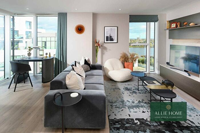 3 Bedroom Flat For Sale In Goodchild Road, London, N4