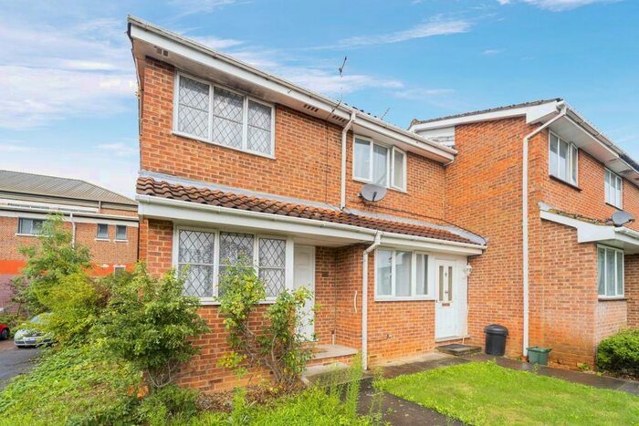 1 Bedroom Apartment To Rent In Waller Drive, Northwood, HA6