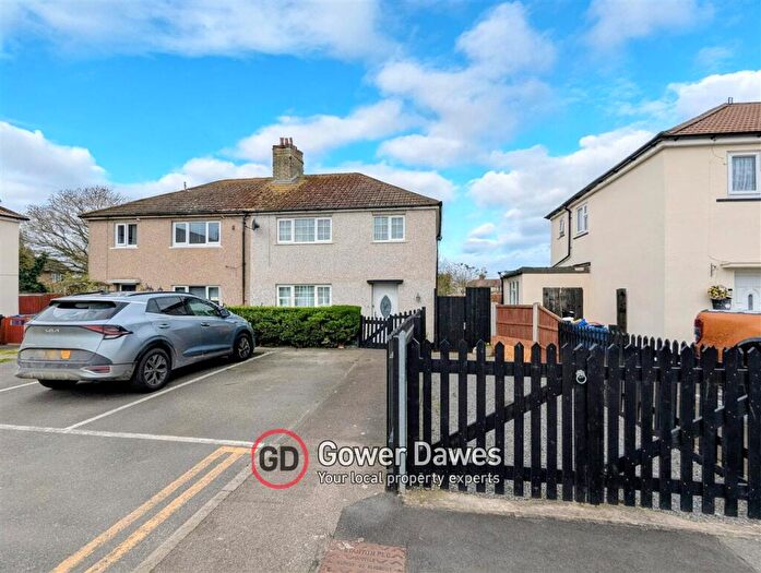 4 Bedroom Semi Detached House For Sale In Keats Gardens, Tilbury, RM18