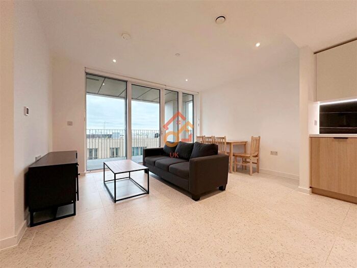 2 Bedroom Flat To Rent In Bouchon Point, Cendal Crescent, London, E1