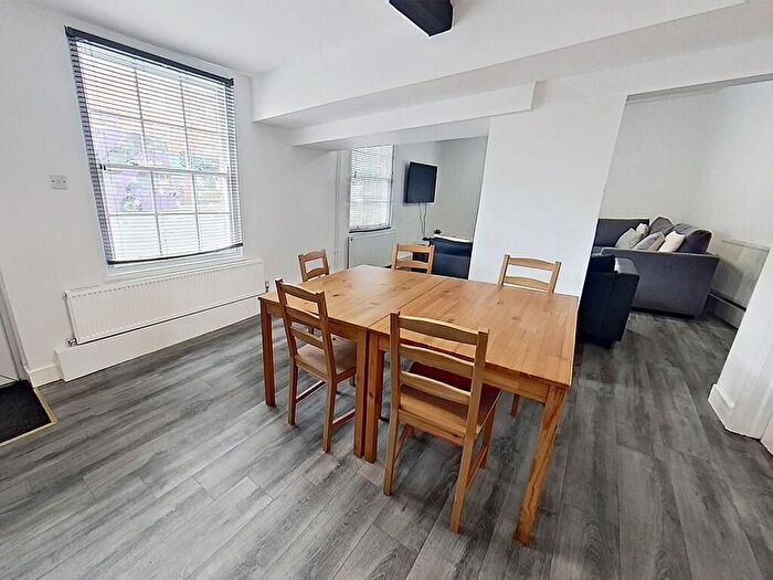 7 Bedroom Semi-Detached House To Rent In -Mansfield Road, Nottingham, NG1