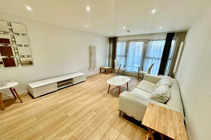 2 Bedroom Flat To Rent In Monarch Way, Ilford, IG2