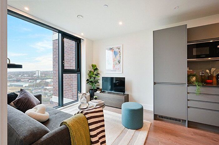 1 Bedroom Flat To Rent In Uncle Leeds, Whitehall, LS12