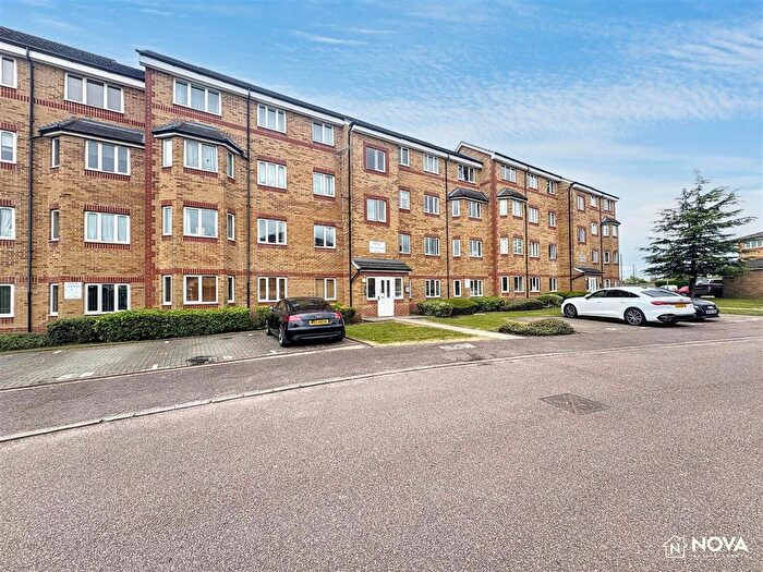 2 Bedroom Flat For Sale In Orchid Close, Luton, LU3