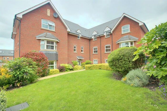 2 Bedroom Apartment To Rent In Gowers Yard, Tring, HP23