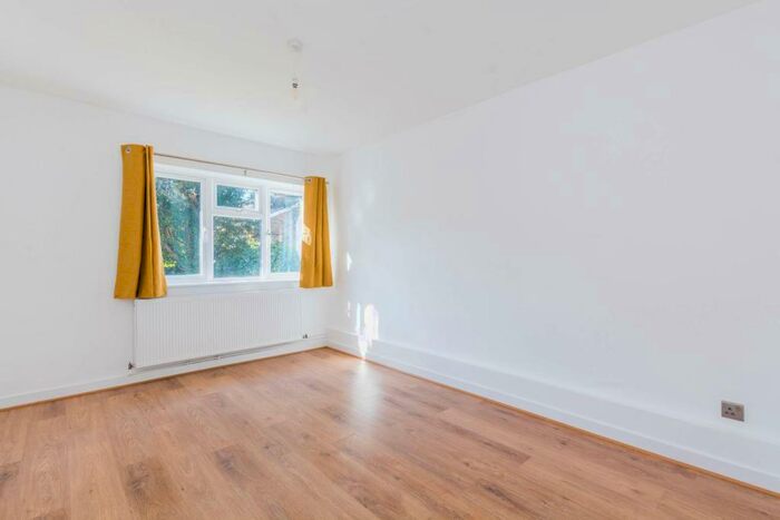 1 Bedroom Flat To Rent In Westcombe Hill, Greenwich, London, SE3