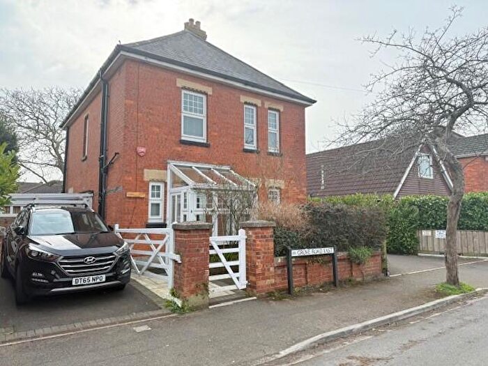 3 Bedroom House To Rent In Grove Road East, BH23