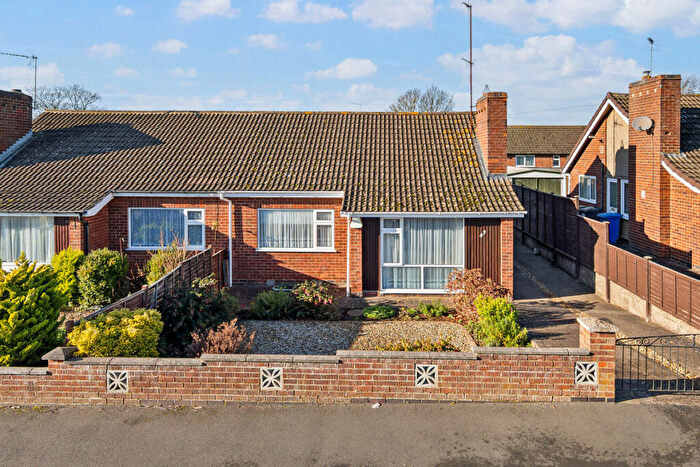 2 Bedroom Semi-Detached Bungalow For Sale In Pennine Way, Kettering, NN16