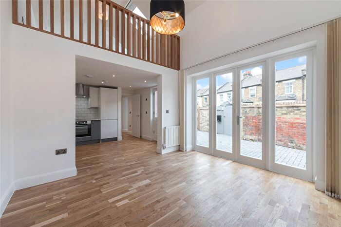 1 Bedroom Detached House To Rent In Northwood Road, Thornton Heath, CR7