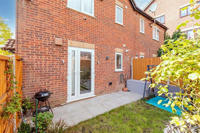 1 Bedroom End Of Terrace House For Sale In Bruce Close, Cippenham, SL1