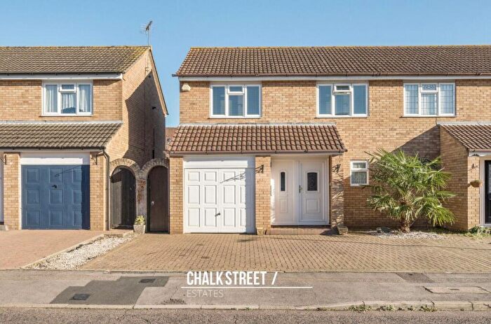 3 Bedroom Semi-Detached House For Sale In Calmore Close, Hornchurch, RM12