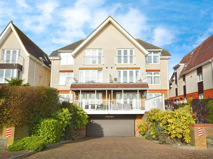 3 Bedroom Flat For Sale In Dumpton Park Drive, Broadstairs, CT10