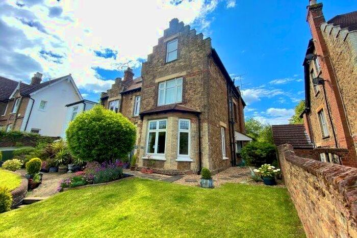 2 Bedroom Flat To Rent In Netherwood, Guildford, GU1