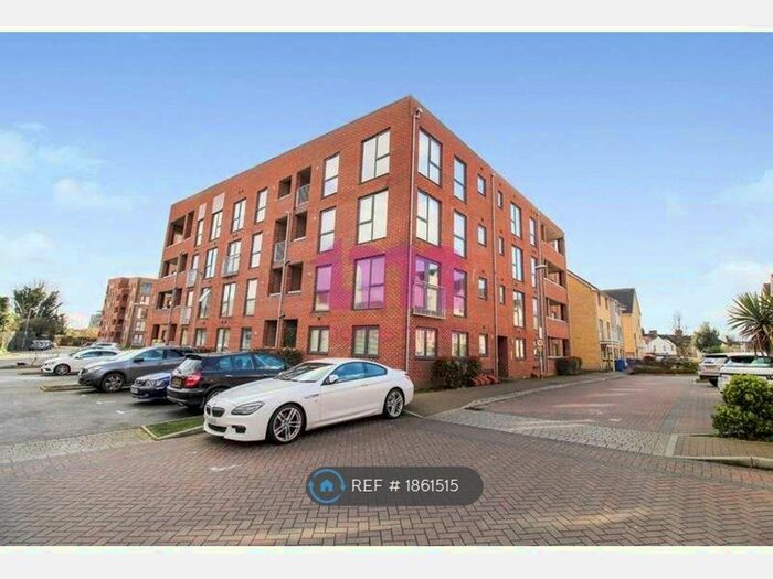 2 Bedroom Flat To Rent In Draper Close, Grays, RM20