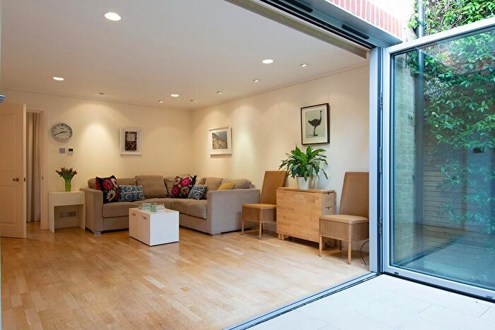 2 Bedroom Flat To Rent In Wandsworth Road, London, SW8