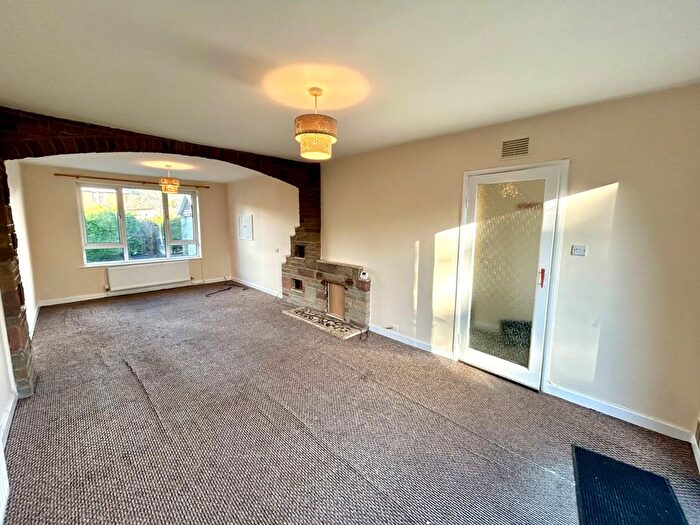 2 Bedroom Bungalow To Rent In Pine Gardens, Llanidloes Road, Newtown, Powys, SY16
