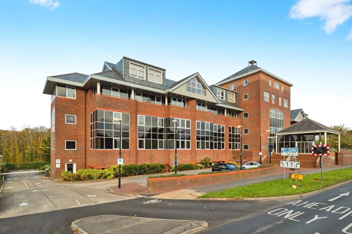 1 Bedroom Flat For Sale In Ladymead, Guildford, Surrey, GU1