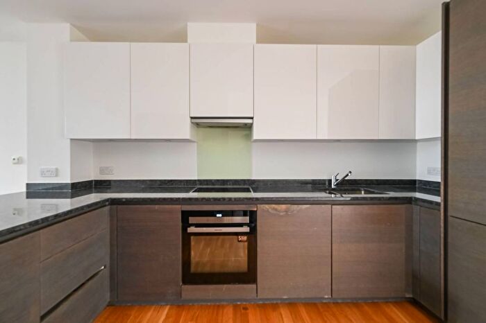 4 Bedroom Flat To Rent In Honour Lea Avenue, Stratford, London, E20