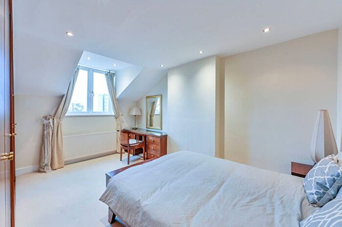 2 Bedroom Flat To Rent In Hamilton Terrace, St John's Wood, London, NW8