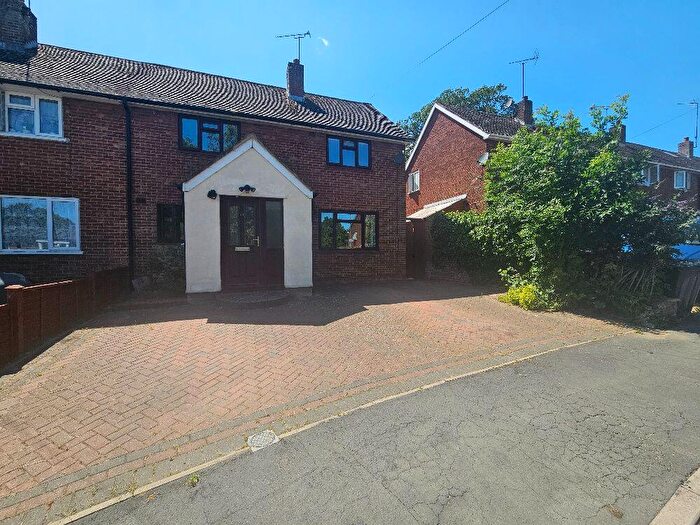 4 Bedroom Semi Detached House To Rent In Western Crescent, Banbury, OX16
