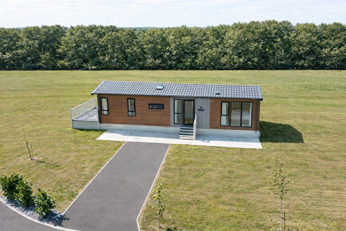 2 Bedroom Lodge For Sale In Gilberdyke, East Riding Of Yorkshire, HU15