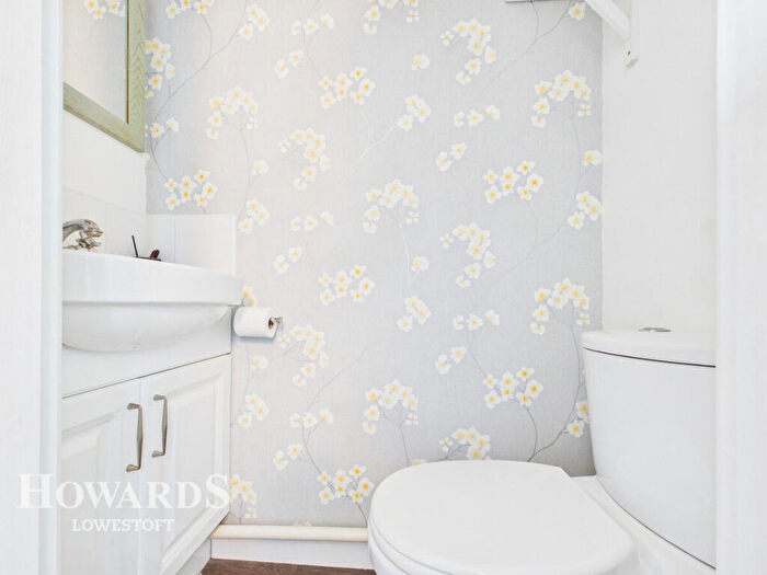 1 Bedroom Terraced House For Sale In Beccles Road, Lowestoft, NR33