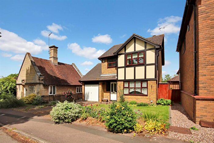 3 Bedroom Detached House For Sale In The Drive, Rushden, NN10