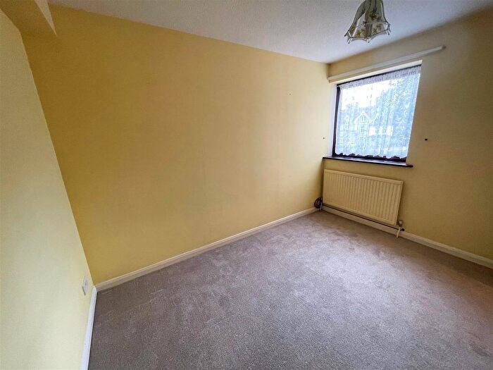 2 Bedroom Flat For Sale In Victoria Avenue, Shanklin, PO37