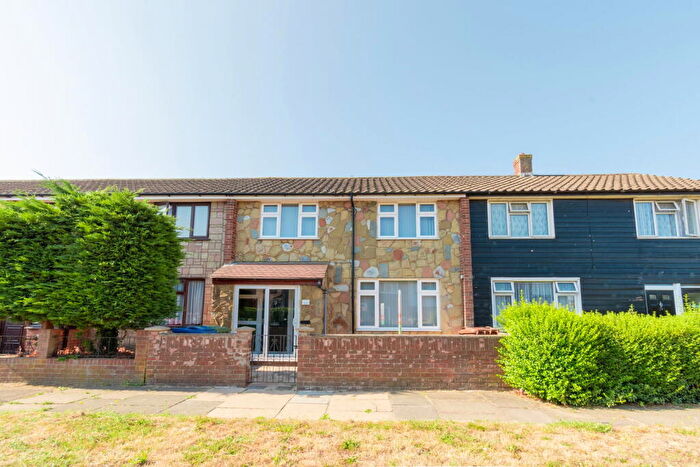3 Bedroom Terraced House For Sale In Little Belhus Close, South Ockendon, RM15