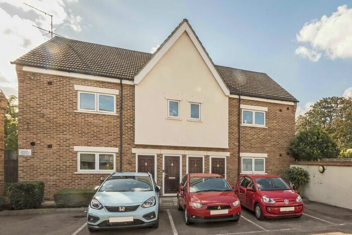 1 Bedroom Flat To Rent In Shilling Place, Grosvenor Road, London, W7