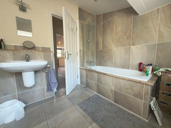 2 Bedroom Flat To Rent In St. Georges Place, Bath, BA1