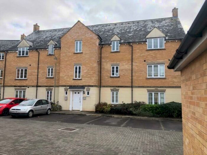 2 Bedroom Flat To Rent In Harvest Grove, Madley Park, OX28
