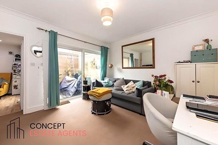 1 Bedroom Maisonette To Rent In Mantilla Road, Tooting Bec, SW17