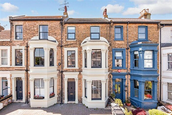 1 Bedroom Flat For Sale In Sweyn Road, Cliftonville, Margate, Kent, CT9