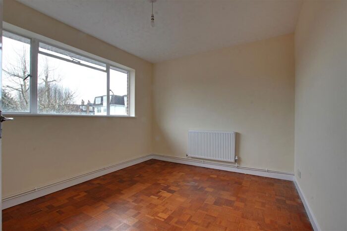 3 Bedroom Flat To Rent In Springbank, London, N21