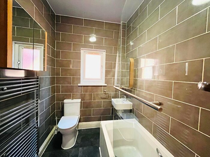 2 Bedroom Flat For Sale In High Road, Willesden, NW10