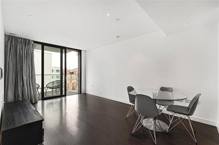 2 Bedroom Apartment To Rent In Alie Street, London, E1