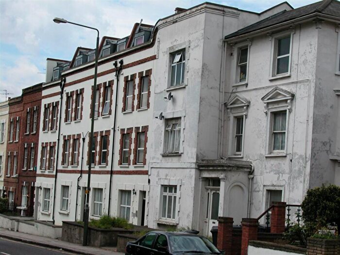 2 Bedroom Apartment To Rent In Station Road, Hendon, London, NW4