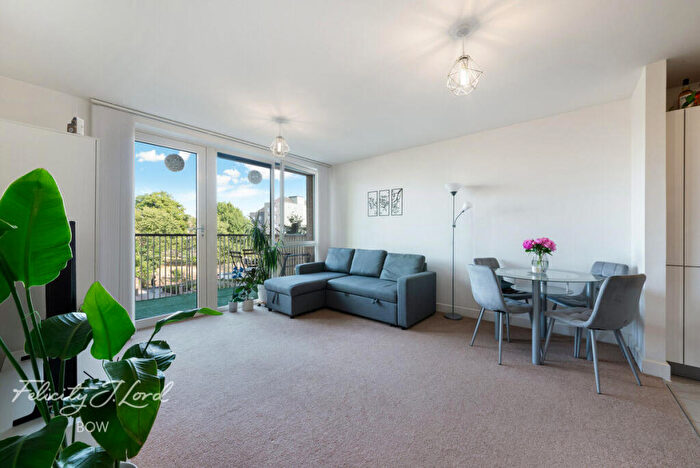 1 Bedroom Apartment For Sale In Oxley Square, London, E3