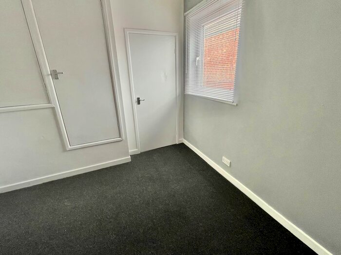 1 Bedroom Flat To Rent In Station Lane, Featherstone, WF7