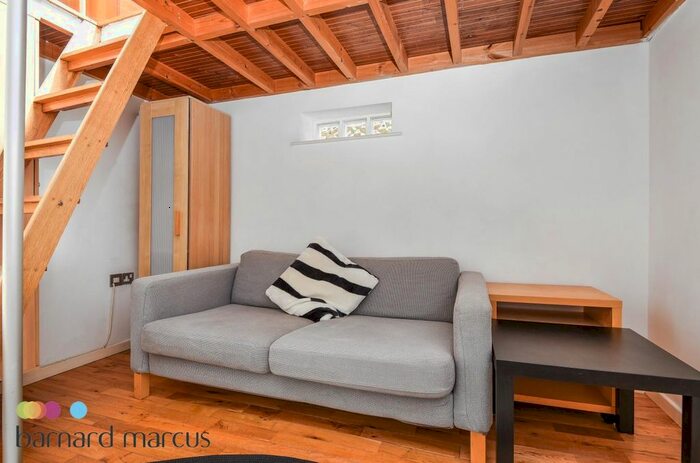 Studio To Rent In Musjid Road, London, SW11