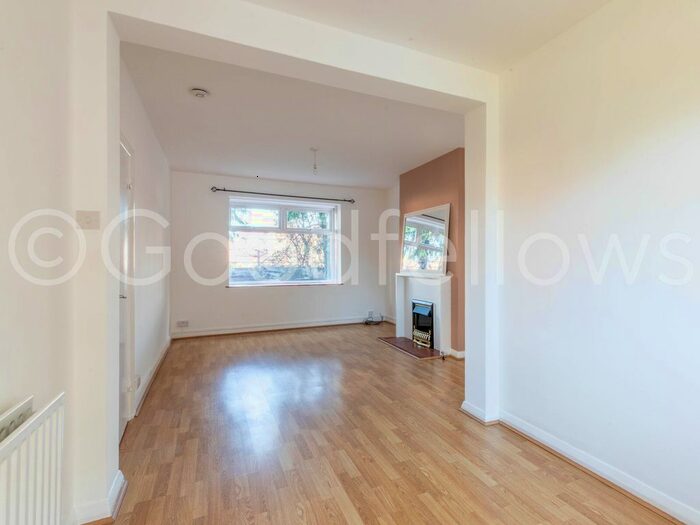 2 Bedroom Flat To Rent In Perth Close, London, SW20
