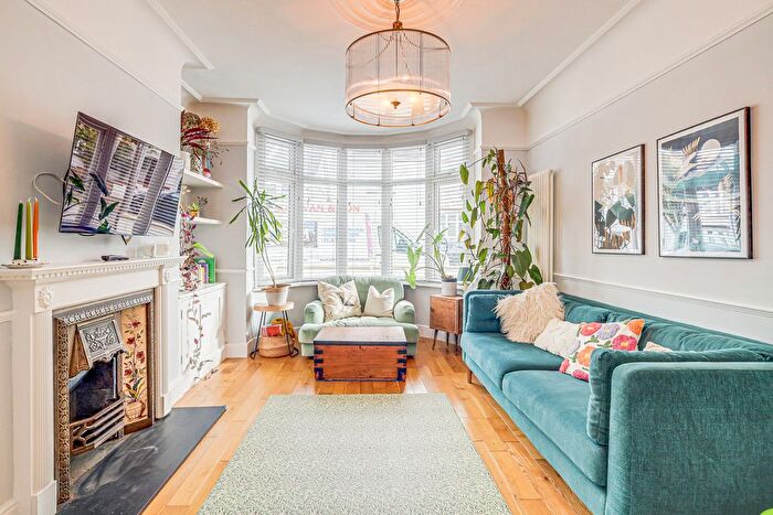 3 Bedroom Semi-detached House For Sale In Dundonald Drive, Leigh-On-Sea, SS9