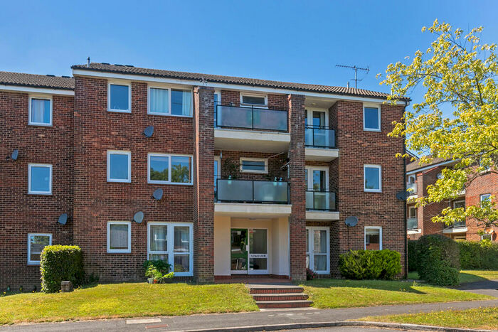 1 Bedroom Flat To Rent In Elder Close, Winchester, SO22