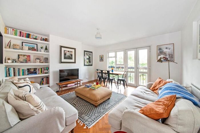 3 Bedroom Apartment To Rent In Croxted Road, Dulwich, London, SE21