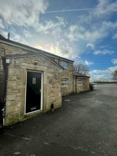 2 Bedroom Farm House To Rent In Birtle Road, Bury, BL9