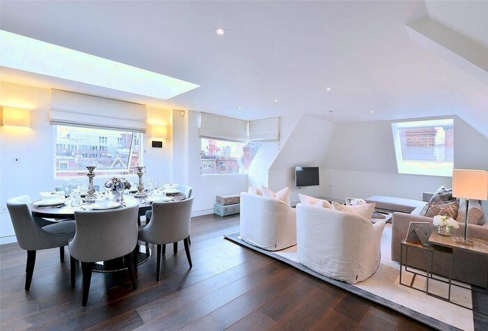 2 Bedroom Flat To Rent In Duke Street, Mayfair, London, W1K