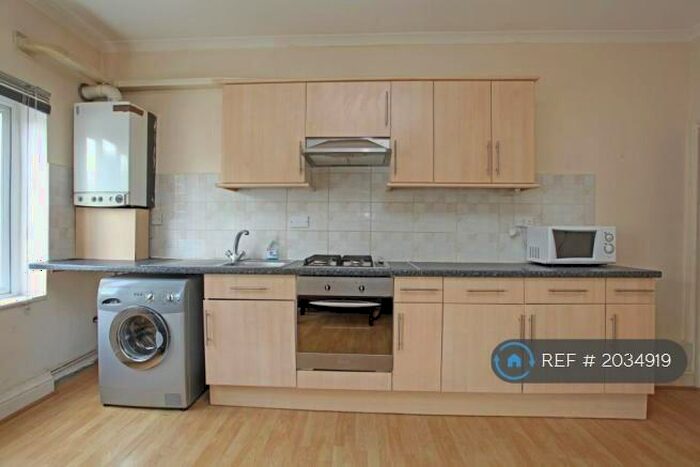 2 Bedroom Maisonette To Rent In High Road Leytonstone, London, E11