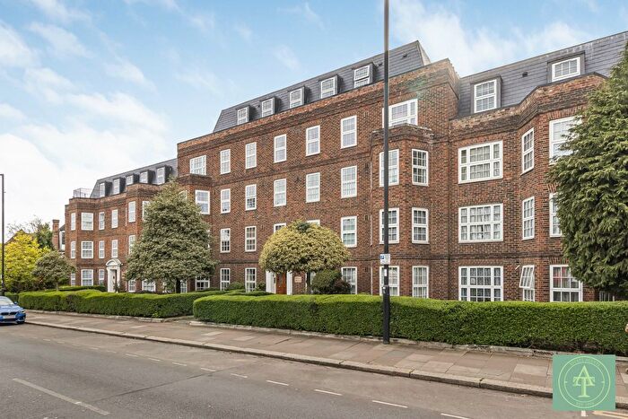 3 Bedroom Flat For Sale In Bramford Court, Southgate, London, N14